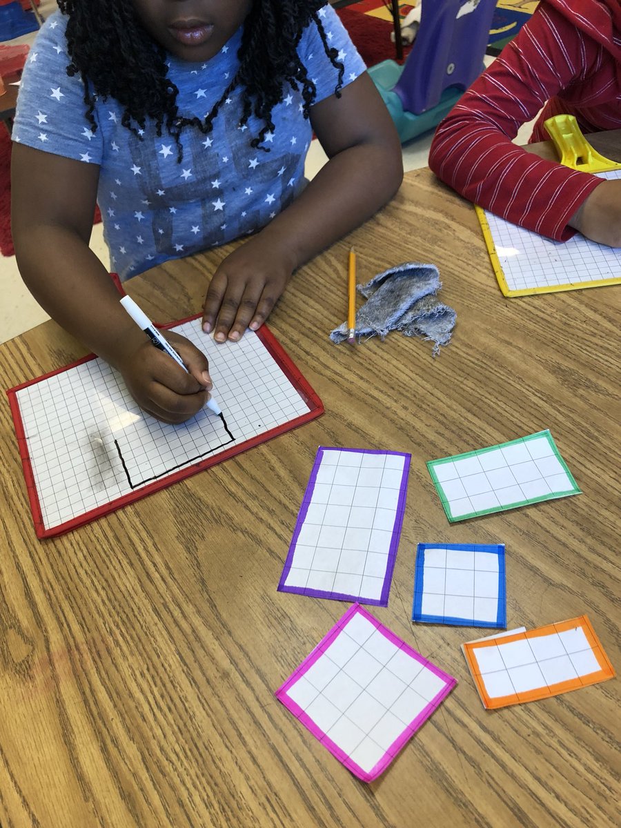 PowellinPrimary's tweet photo. Partitioning Practice! #2ndgrade #math #geometry #rowsandcolumns #mbes #itsbetteratmedlock https://t.co/SXtLxjTvmc