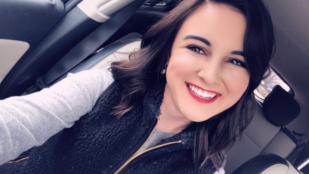 AbbieDavis16's tweet photo. So I did this thing today...where I decided to chop off all of my hair and dye it darker!!!!! https://t.co/L171DQiJGD