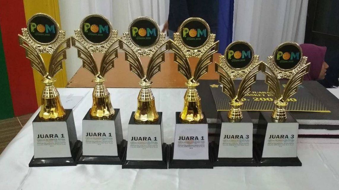 Statistika_usk's tweet photo. Alhamdulillah Himasta mendapatkan juara dalam beberapa bilang lomba dan juga juara best supporter dalam POM FMIPA 2018 👌🏼 https://t.co/9oYPoedkou