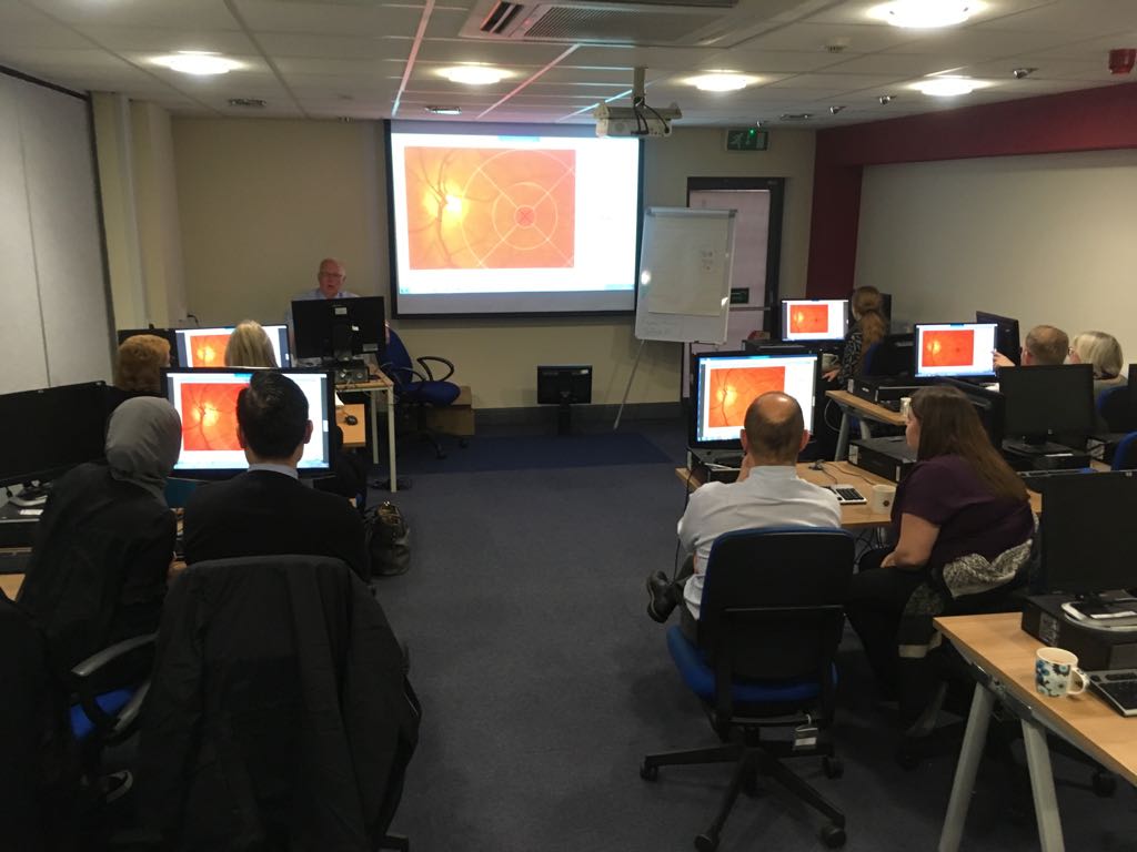 angechic's tweet photo. All eyes on the eye #retinalscreening #grading #retina #retinalimage #diabeticeyescreening #stafftraining @NovaPavlova #SMDESP https://t.co/LW2lGFZw6q