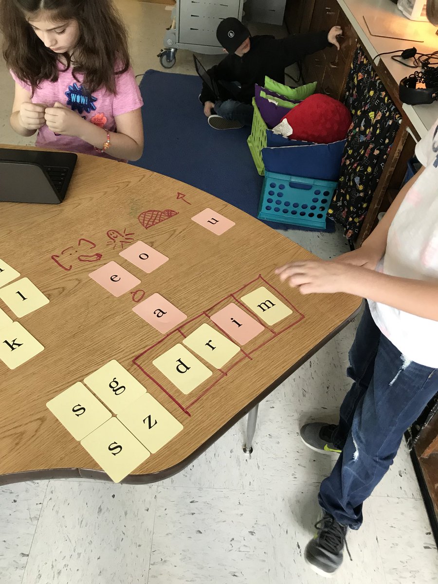 kjhenley5's tweet photo. when a student draws their own pic to remind them of vowel sounds &amp; then ROCKS nonsense word building based on those sounds 🙌🏻!!! Multi-sensory approach to literacy thanks to @rjtegerVB @lisameyers34 @vbcpsopec #componentsofliteracy @ @ginnyom124 @Ivy11904 @LisaPowers1230 https://t.co/1AHbS0x6dU