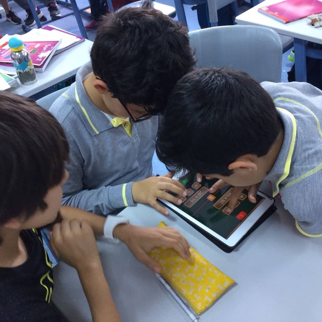 bhcshrMardin's tweet photo. 5A Sınıfımız Matematik dersinde "Math Monster" ipad uygulaması ile eğlenerek öğrendiler.👦👧☄👏🤗#ipad #heranimdabahcesehir #mathmonster https://t.co/YXHAKOvPZz