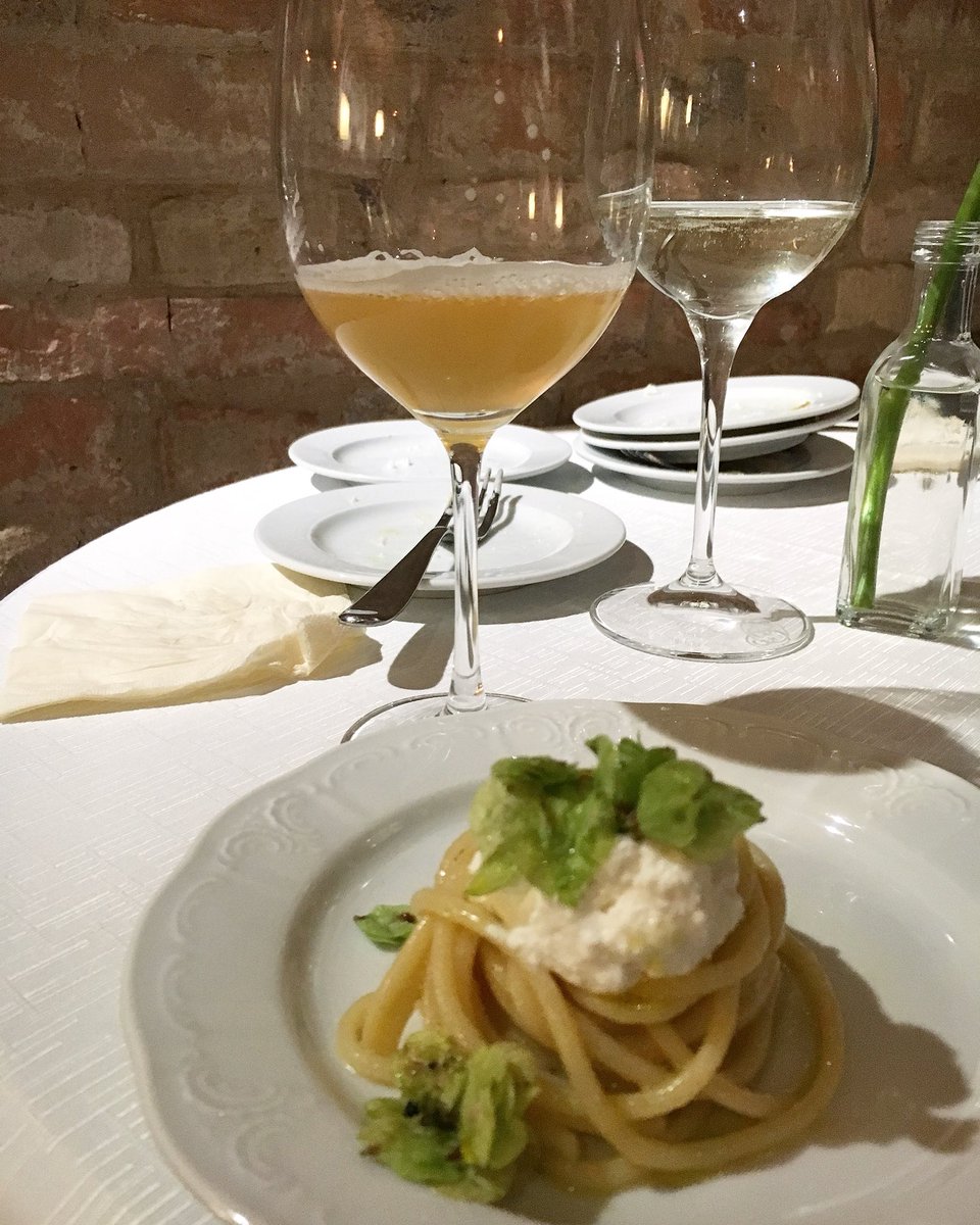 Abbinamento perfetto alla Sagra dei Sogni: Spaghetti ricotta limone e fiori di olmo <a href="/ChefBiagiola/">Michele Biagiola</a> accompagnati da Ama Pilsner #chicchef #sagradeisogni #signoreteneringrazi