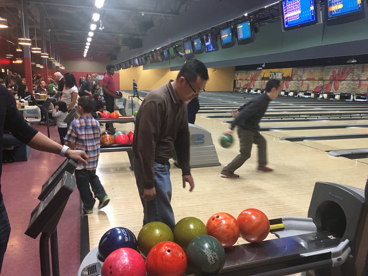 Gyptech's tweet photo. This is how we roll💥🎳💥#bowlingnight #gyptech #goteam https://t.co/O8LlUvbi6v
