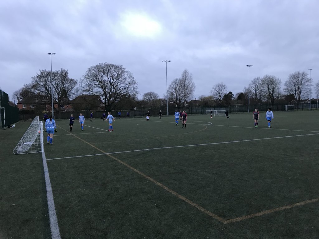 Linx5sL's tweet photo. Well done to all tonight👍🏻👍🏻 Two fantastic games⚽️⚽️ #Football #Linx5sL https://t.co/iuCjaYv4qW