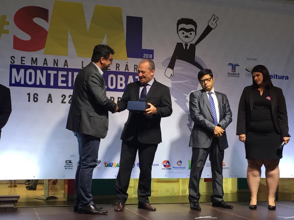 CBL_oficial's tweet photo. De 16 a 22 de abril, acontece a Semana Monteiro Lobato. O evento traz atrações como Pedro Bandeira e Juca Kfouri. Luís Antonio Torelli, presidente da CBL, destacou a importância do evento e o dever do setor editorial de contribuir para a disseminação da leitura. #cbl #SML2018 https://t.co/0r7xKYn2Pk