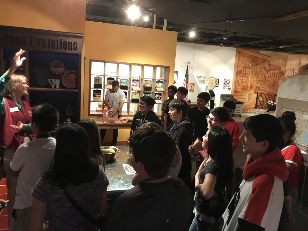 gonzalezr_77's tweet photo. @TexanCultures @wmsrangers Great day to be in S.A. #7thgrade https://t.co/ylmJEC88Bk
