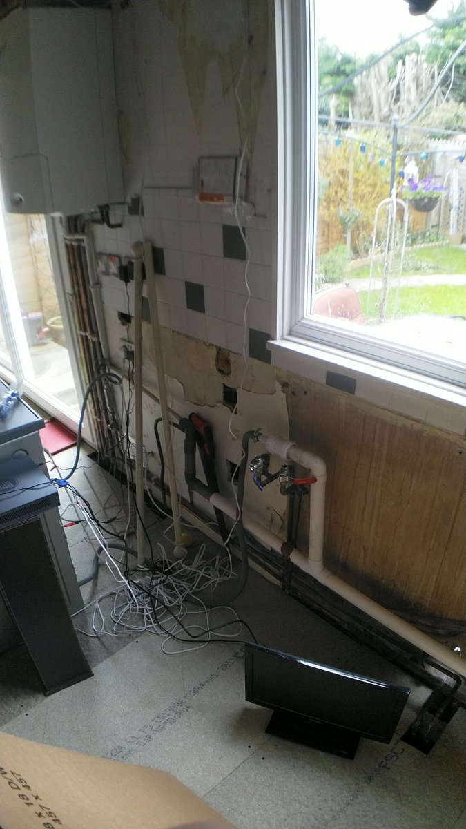mypropertyclaim's tweet photo. Just attended done survey in Theale for a client complaining that her insurer and loss adjuster has left her unsure where to turn for help. They completed drying, but have been slow to reinstate the kitchen and so she can't move back home. Seems they also ignored her complaints. https://t.co/nCtsuGRF4D