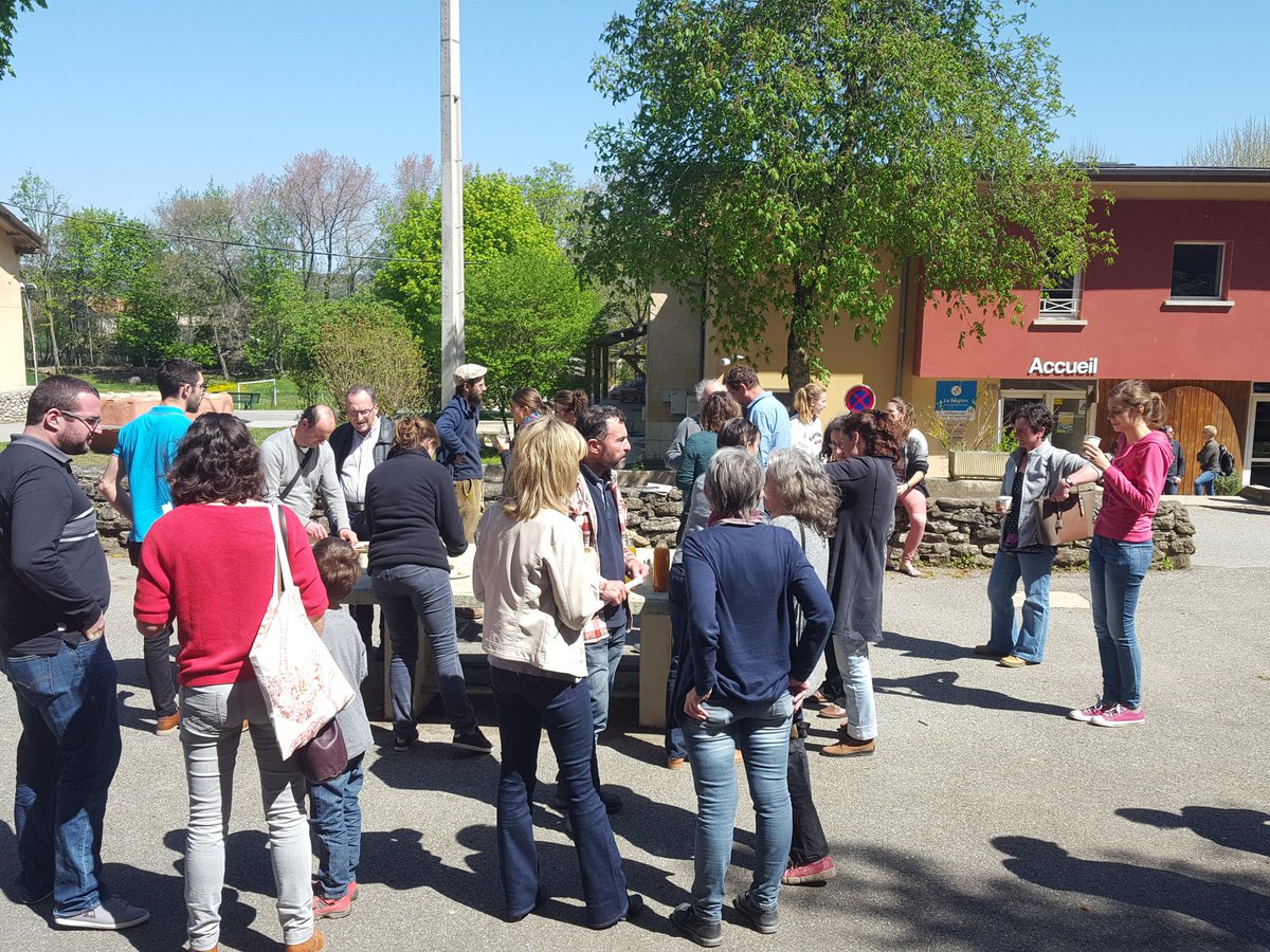 caprin26's tweet photo. AG sous le soleil avec une quarantaine de personnes présentes.
Partie statutaire le matin.
Apéro caprin suivi d'un kebab chevreau offert par le #scaprin26 et plateaux de fromages divers et variés donnés par les administrateurs https://t.co/H6Kmf3Q2pq