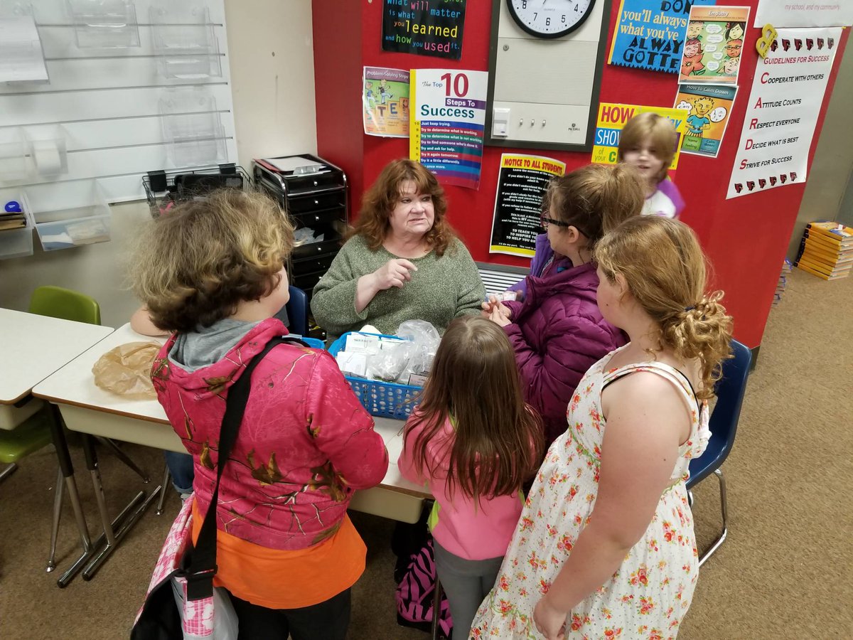 LESHerbmania's tweet photo. Some kids trade baseball cards, others trade seed packs!  These kids are starting their own garden.  #schoolgarden #plantingseeds #thingsaregrowing https://t.co/Sal1PWabV8