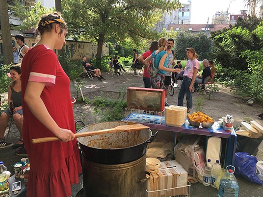 SEEcult's tweet photo. Poziv Društvenog centra #NNK Ministarstvu odbrane na dijalog https://t.co/Ak2UBh7khv #drustvenicentar #vojska #dorcol #civilnodrustvo #skvot #beograd https://t.co/HZuE4ophH0