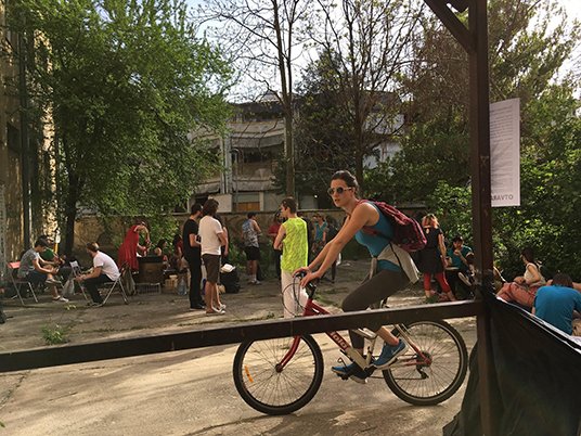 SEEcult's tweet photo. Poziv Društvenog centra #NNK Ministarstvu odbrane na dijalog https://t.co/Ak2UBh7khv #drustvenicentar #vojska #dorcol #civilnodrustvo #skvot #beograd https://t.co/HZuE4ophH0