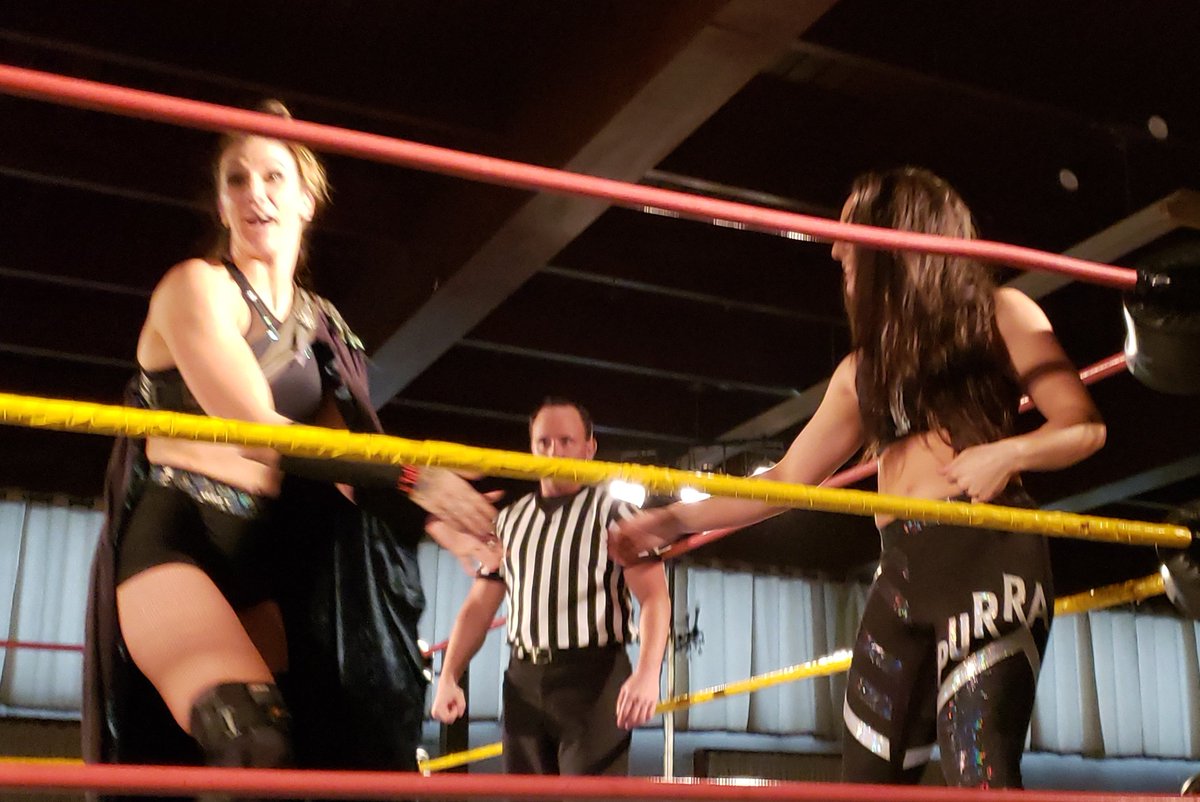 JIrwinNXTFan's tweet photo. #Shimmer101 @SeriouslyEagles vs @DeonnaPurrazzo https://t.co/F6Rbtm1gjE