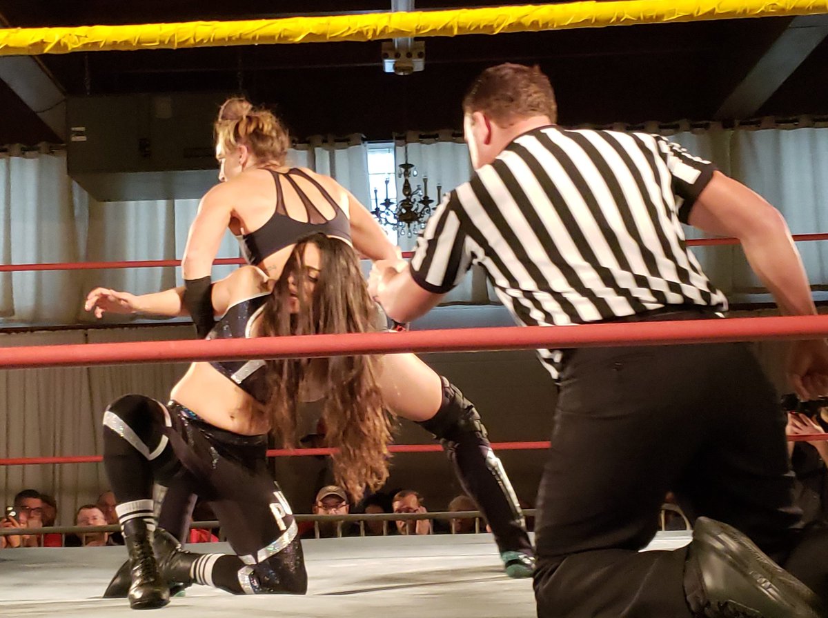 JIrwinNXTFan's tweet photo. #Shimmer101 @SeriouslyEagles vs @DeonnaPurrazzo https://t.co/F6Rbtm1gjE