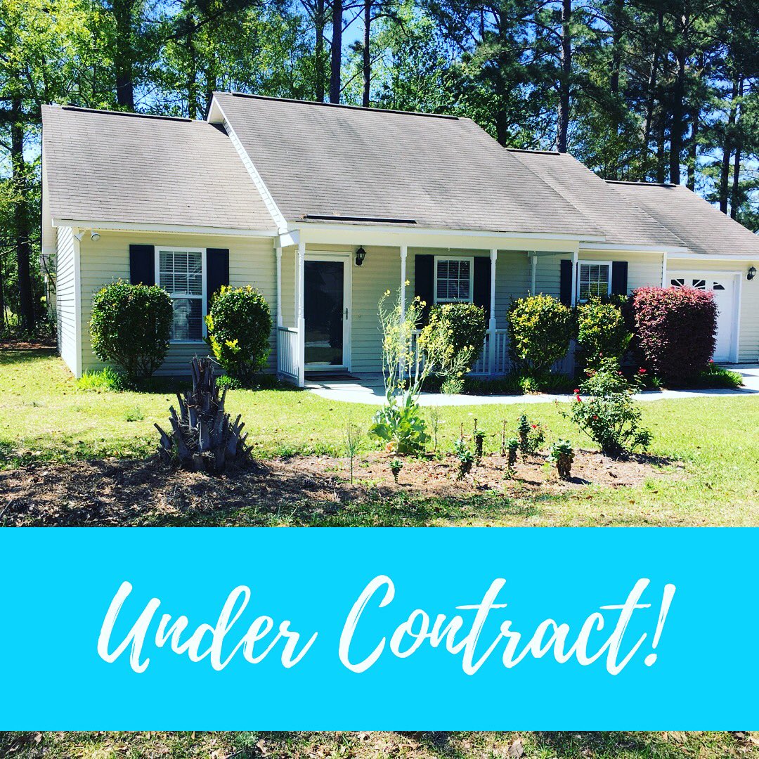 xaipowell's tweet photo. This buyer is going to feel right at home in this #adorablecottage #ihelpbuyersandsellers #undercontract #lelandnc #lelandrealestate #isoldit #happybuyer #soldbuythesearealty #xaisellsnc #xaipowellrealestate https://t.co/90GxdW10Me