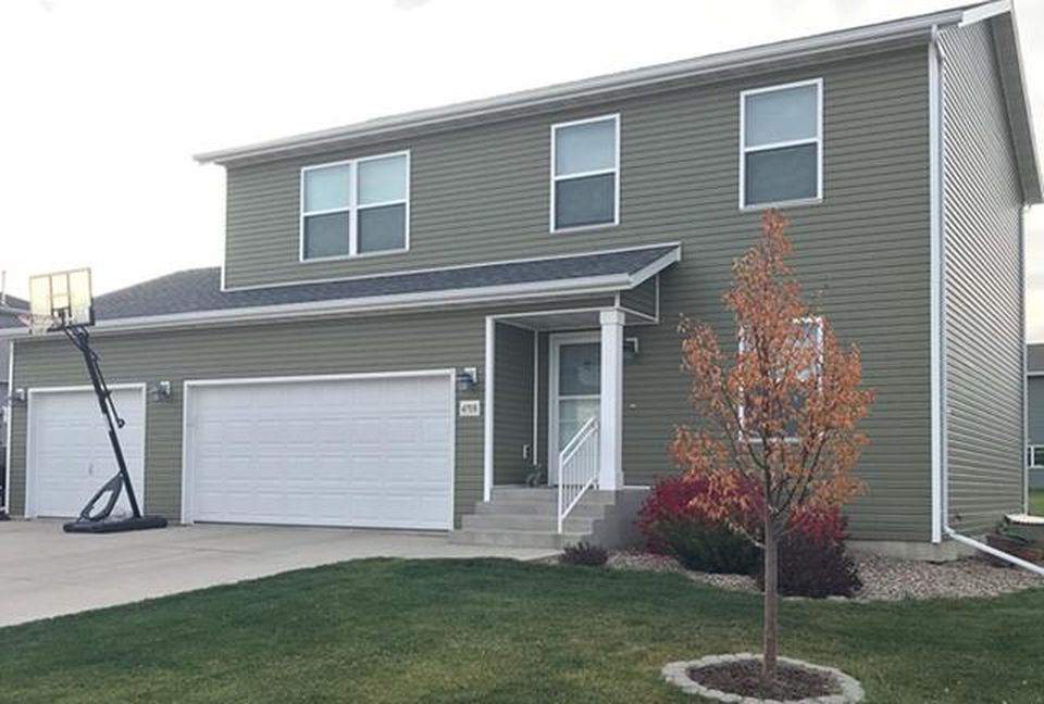 kellyblueberry8's tweet photo. Beautiful home for sale North Bismarck, ND #4Beds #4Bath #TwoStory #Loft #3BedsOneFloor #NoZombies #GiantYard #GreatSchoolDistrict #KidApproved #2WalkInMasterClosets #TwoClosetsSavedMyMarriage https://t.co/09DGc1QjxN … https://t.co/841VVhDqHj