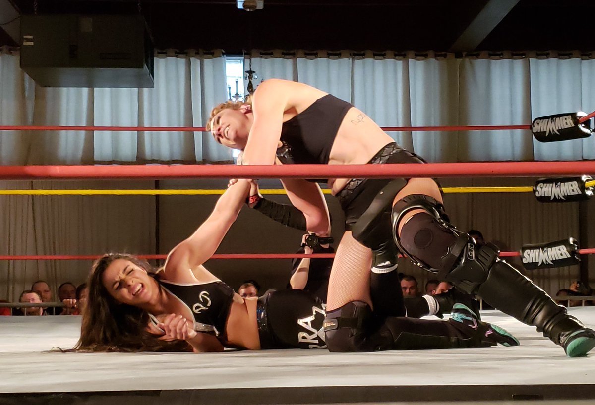 JIrwinNXTFan's tweet photo. #Shimmer101 @DeonnaPurrazzo vs @SeriouslyEagles https://t.co/3JtF5dN66P
