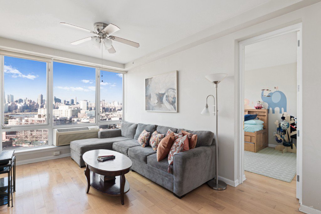 TheLiMoyeTeam's tweet photo. Spring Cleaning: Fresh Q1 Market Reports &amp; Listings! - https://t.co/Mr9nA9acHJ #q1 #realestate #market #report #nyc #newyork #newyorkcity #lic #brooklyn https://t.co/stqnIAFr9Y