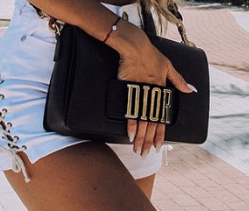 failfluencers's tweet photo. Ab jetzt DIOR bei C&A!
#failfluencers https://t.co/oIowbLaDI6