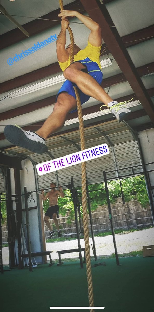 ChrisSaldana's tweet photo. Did something for the first time today at the gym, climbed up a rope 3 times. #speedoready ...... JK #dontgetdistracted https://t.co/aEI2fJagj3