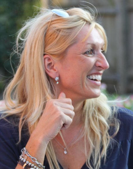 tancreamworld's tweet photo. The Story So Far…
Gillian Robson discovered a mole a few years ago, after discovering it was skin cancer, she had treatment and is in full recovery. She soon realised she wanted a tan but a safe one. That's when she discovered Tancream!
https://t.co/xKPmmU04Ek
#SPFRevolution https://t.co/ViTqrCuShZ