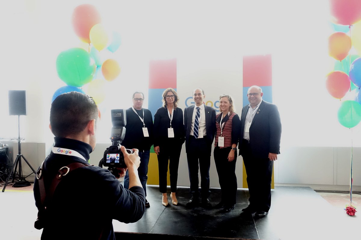 DaieneVernile's tweet photo. Exciting news in Kitchener as #GoogleKW announces $2.1 million in new community space that will be open to non-profit organizations and local student groups. What a wonderful way to inspire our leaders of tomorrow to enter STEM fields! #STEM #kwawesome https://t.co/9g7fzkhB9i