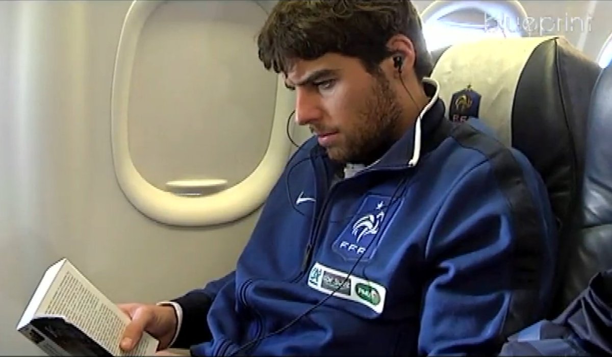 Ce rapprochement entre les 3 joueurs n’est pas un hasard. Yoann Gourcuff expliquera au Canal Football Club en 2011 qu’il partage avec « Hugo » et « Jérémy » les mêmes valeurs.