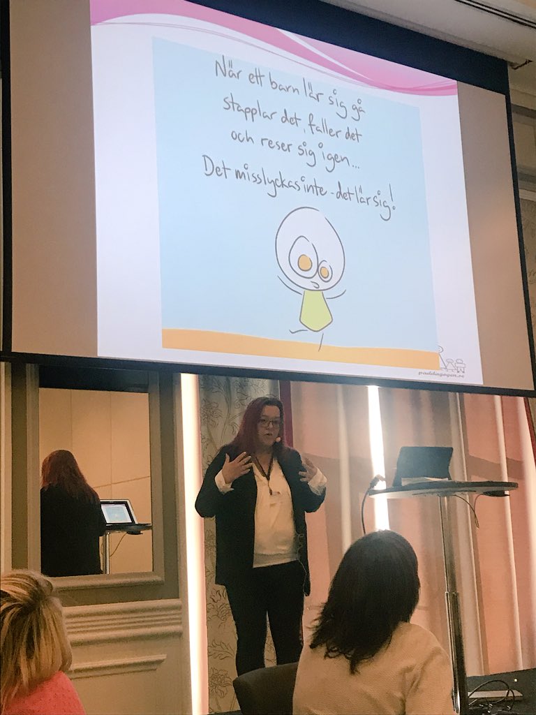 Nu är det tack och godnatt efter en full dag av inspiration.<a href="/SundblomH/">Henrik Sundblom</a> om förändringsarbete ur ett ledningsperspektiv, @ErikaKyrkSeger som verkligen utmana mig i min roll som pedagog. Inspirerande om digitala lärmiljöer från Drottningshögs förskolor och <a href="/paddagogen/">Tessan Åkerblom</a> med lärorik ws