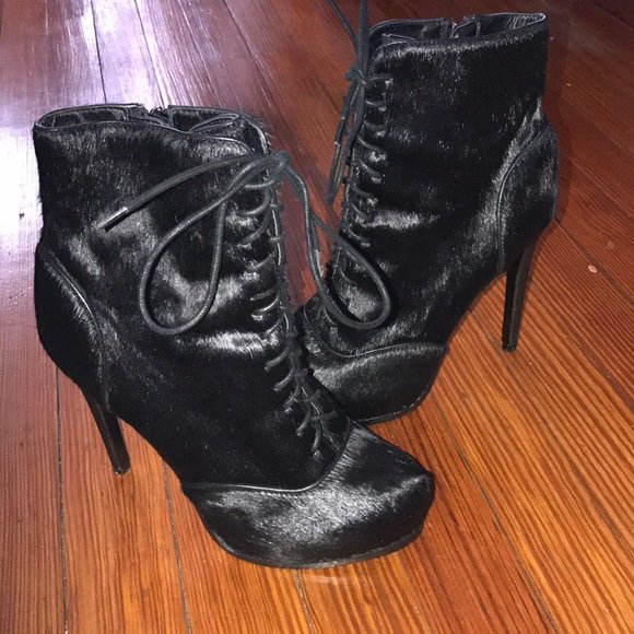 vanderhoof_m's tweet photo. So good I had to share! Check out all the items I'm loving on @Poshmarkapp from @mztrishmoss @FashionReplay1 #poshmark #fashion #style #shopmycloset #fifthavenuecollection #pourlavictoire #katespade: https://t.co/vsMTQ9kpAl https://t.co/qI6tiAJnZk
