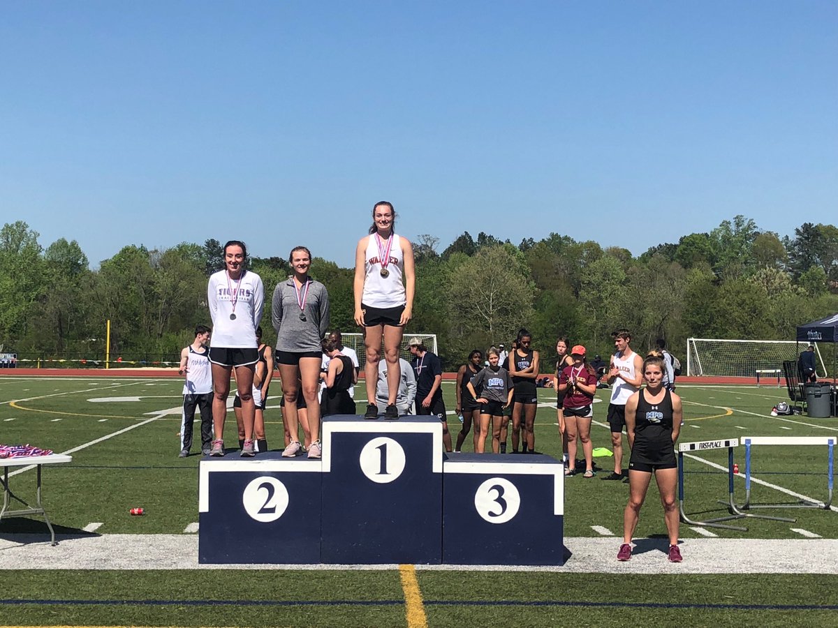 WolverineTrack's tweet photo. @MackenzieTrack wins PV with new PR of 12-9! https://t.co/0D4wreiyL4