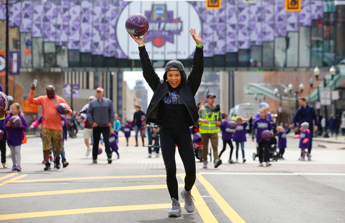 ColumbusSports's tweet photo. We made history with @WFFColumbus. Read up on some of the incredible statistics from the #WFinalFour week! 🙌 🏀💜

https://t.co/Te73TQuUgn

#FourUS #FourItAll #sportsincbus https://t.co/OycIlvSK5a