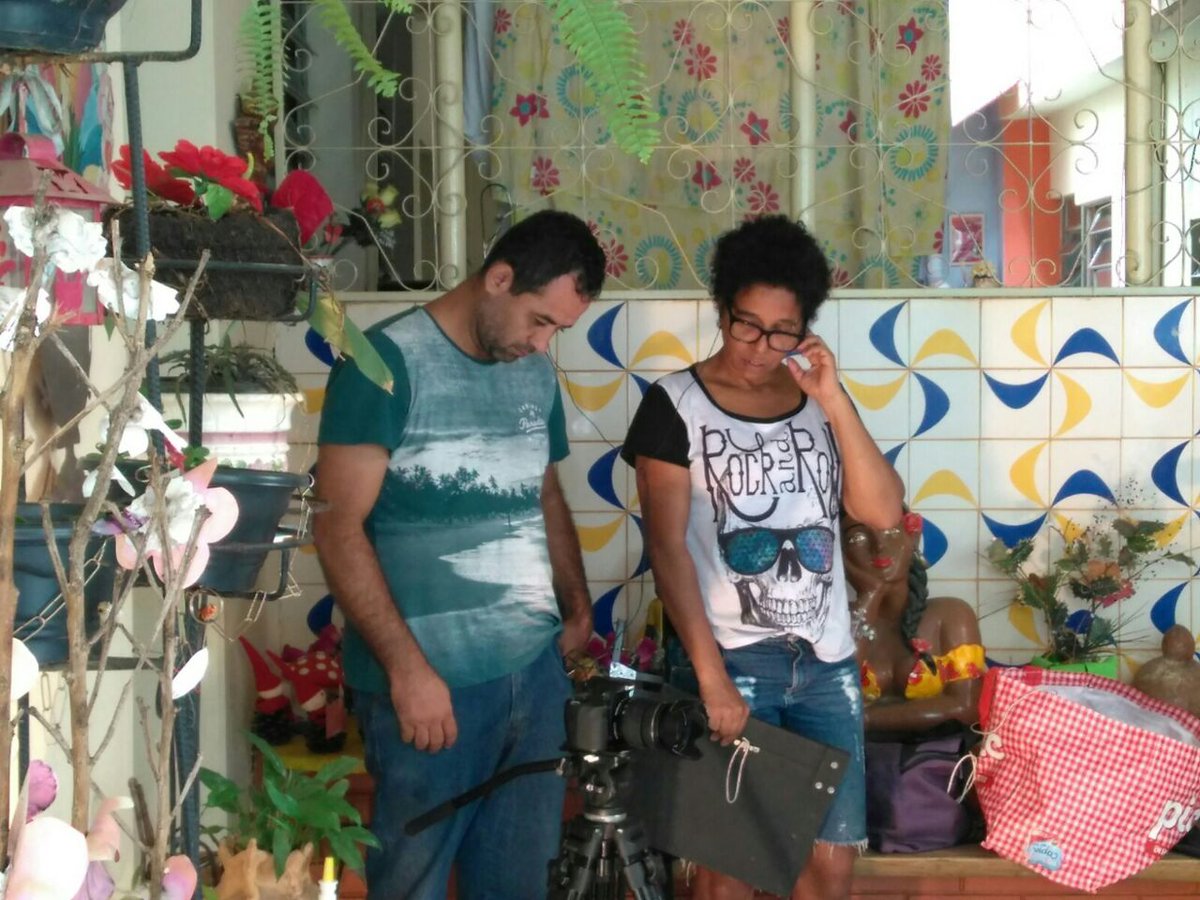 CinemaCrisoff's tweet photo. Set de filmagem do doc. Laene, a poeta. Cristina Reis dirigindo. Atriz Roberta Costa . #trabalho #Crisoff #Cinema #Markingoff #Documentario #Laeneapoeta #Crisoffcinema https://t.co/gGb7jSwtwJ
