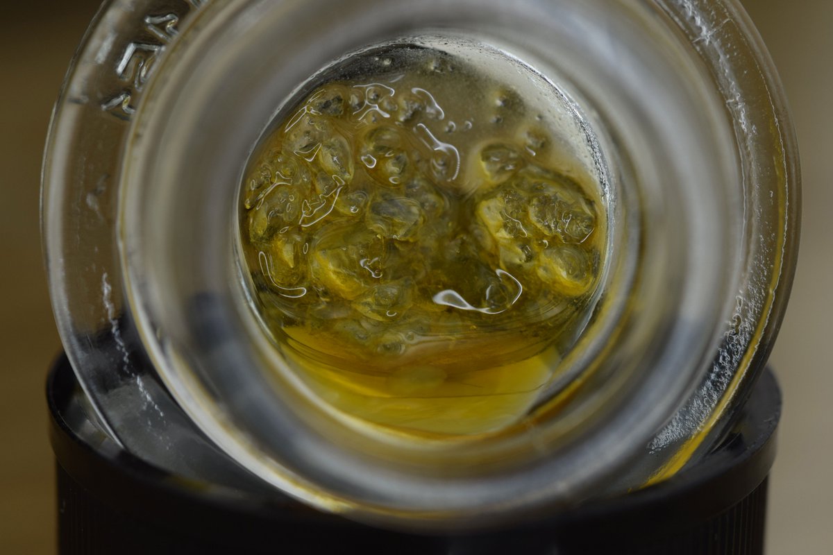 UP_415's tweet photo. Drooling of these diamonds! Fresh off the Bud killed it with this batch of live resin 😊 https://t.co/W0m4ztYcyk