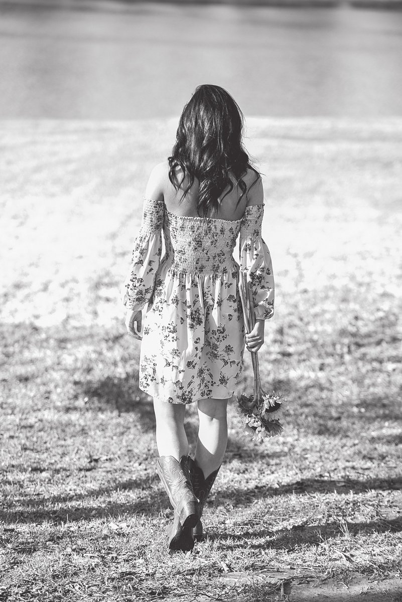 redbardes's tweet photo. Ashley. #senior2018 #901portraits #shoot901 #SeniorStyleGuide #seniorpics https://t.co/2Ex51iHZ9N
