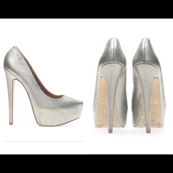 atrainbowsend1's tweet photo. So good I had to share! Check out all the items I'm loving on @Poshmarkapp from @Brickenhallow @Floridafashion4 #poshmark #fashion #style #shopmycloset #whitehouseblackmarket #randolphduke #aldo: https://t.co/ANNVr1m9Ai https://t.co/AIZg28AnTu