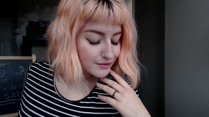 Feeling a bit cheeky today and I'm eager to see you guys on Streamate! https://t.co/m91Uk4hODH https://t