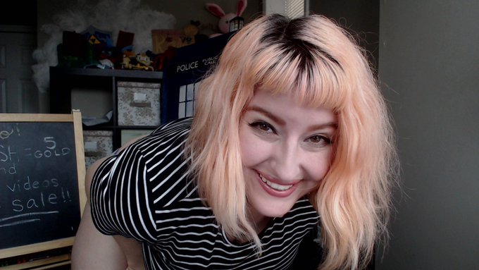 Feeling a bit cheeky today and I'm eager to see you guys on Streamate! https://t.co/m91Uk4hODH https://t