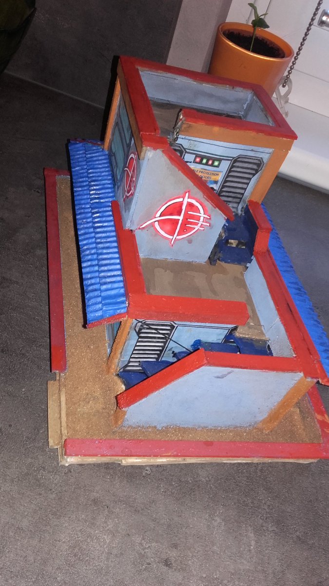 Second bâtiment, toujours pour le jeu de figurines infinity de corvus belli.
#corvusbelli #infinity #wargame #diy #décors #bricolage