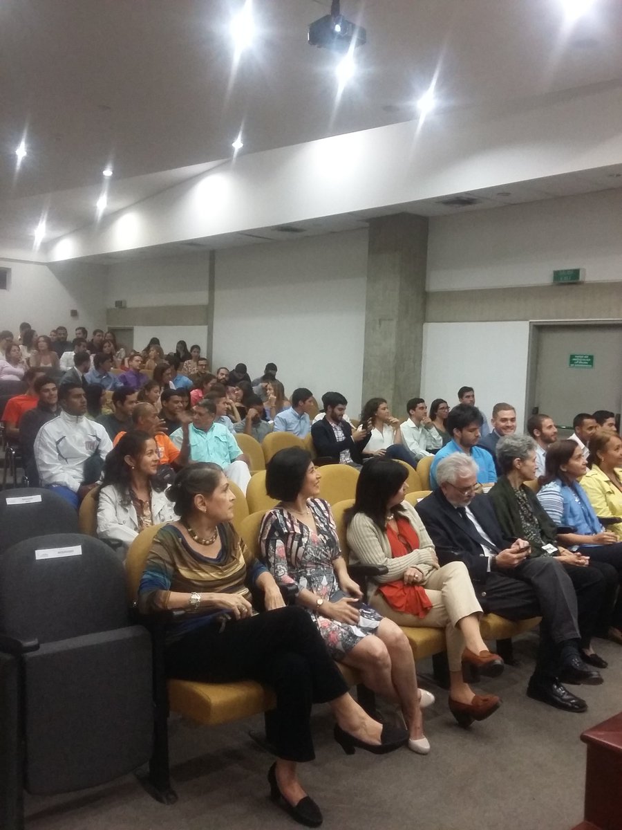 Unimet's tweet image. #AHORA | Homenaje a agrupaciones estudiantiles y selecciones deportivas #Unimet por su destacada participación en diversas competencias nacionales e internacionales. ¡Felicidades!