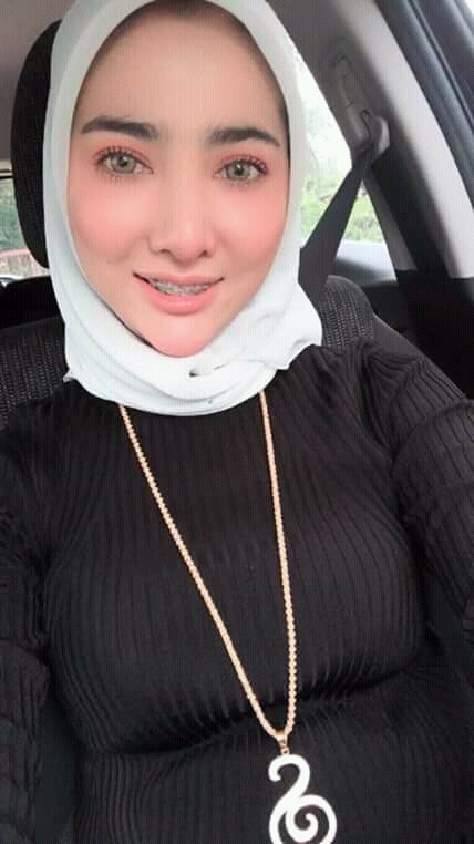 IeDaHazRell's tweet photo. KENALKAN,sahabat baik i..
Idayu Malik.I call her Ayu.Cantik kan?.Btw,she already married and hve 2 kids.Kmi dh bersahabat sejak 2009 hingga kini.
Tpi,dia ada 'dirty little secret'..heheh..and itu rhsia kmi brdua.
You all nk tw x? https://t.co/y21tjzhGvh