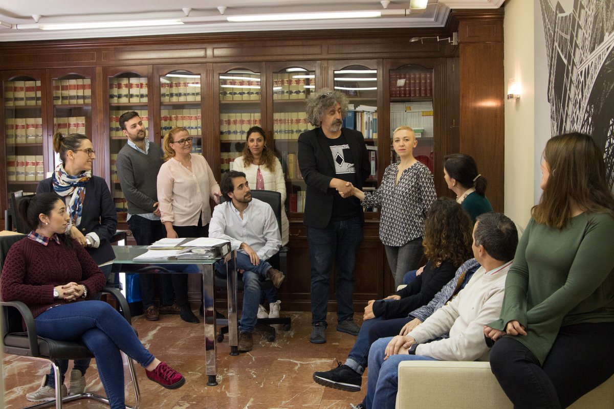 demasiadopesto's tweet photo. Hoy FASE 2 de "#SantaVárvara 970€ de libertad y artillería" en la que hemos firmado un contrato de coproducción entre esta performance y el espectáculo en proceso "Várvara" de Bárbara Sánchez para el @sevillafeSt en las oficinas y con la plantilla de @GNP_Grupo Fts d @salvagil_ https://t.co/elk2ChXNdf