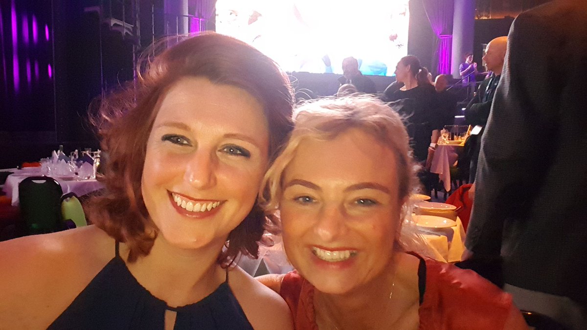 Chantie1507's tweet photo. Een avond met een goud randje! #EMS_2018 https://t.co/kr4Qlcodkc