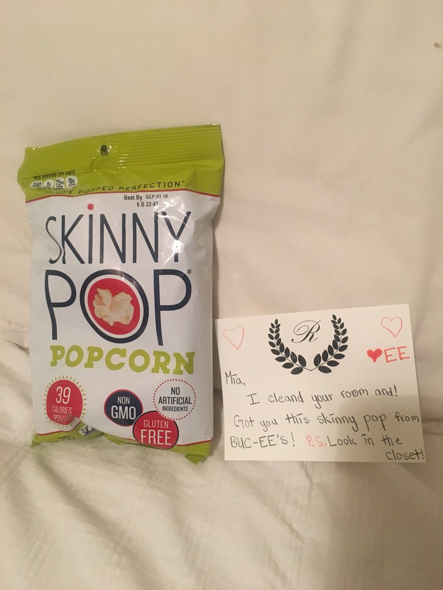 MiaCRobinson's tweet photo. So today I had a long day and knew I had to come home to clean my room ( let’s just say it was so bad I fell trying to walk ) and came home to this...... I love my sister ❤️❤️ https://t.co/cx0Uaa7F9o