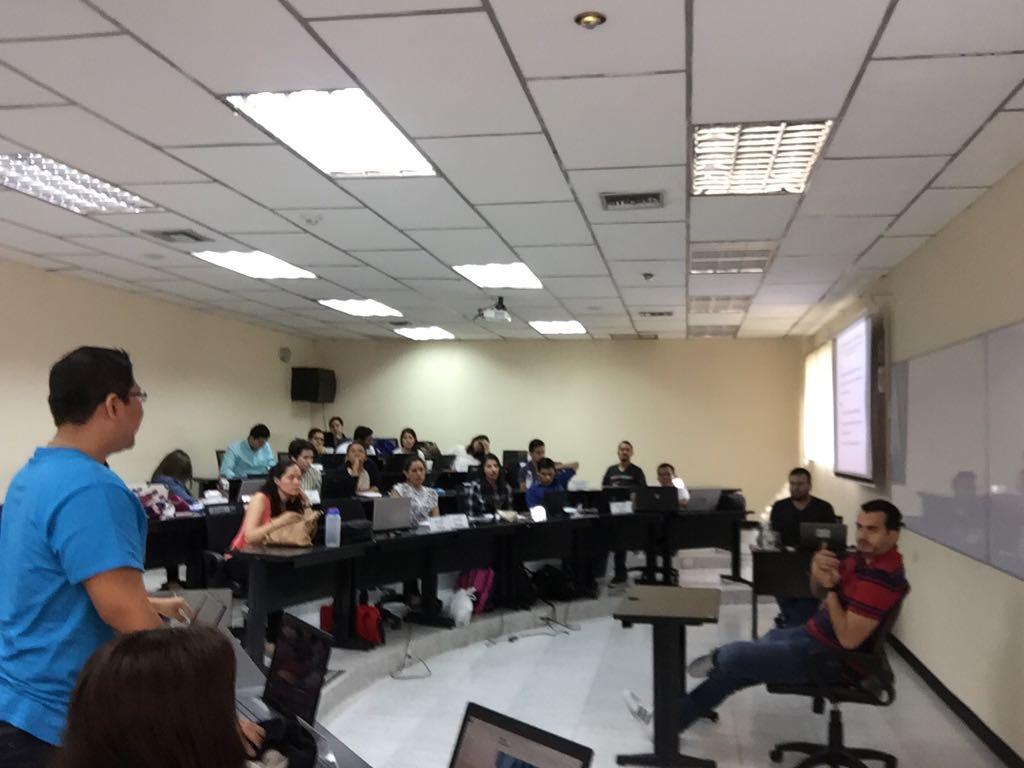 Orfpre's tweet image. En @ESPAE, en #HabilidadesGerenciales, en el módulo  #DGH, con @wloyola, los delegados de los grupos realizaron la elección de la propuesta final y del vocero que va a representar la propuesta, el cual desde un inicio mostró un estilo democrático.