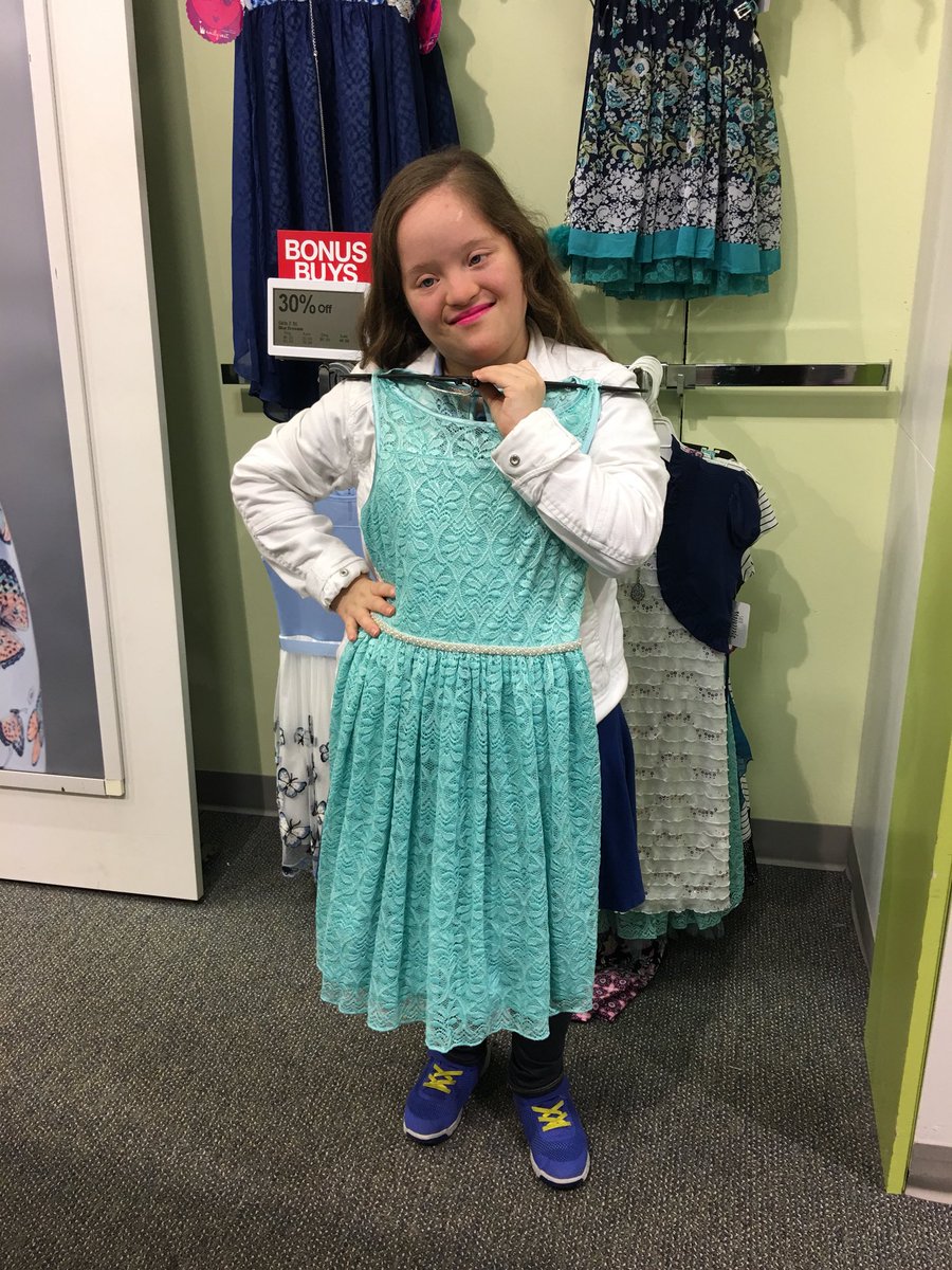 jtuckers_class's tweet photo. Comparison shopping at Kohls and lunch at Ron’s! #journey #shopsmart #community @DiannaH1234tx  For more pictures visit us at https://t.co/tzrkiM0ADc https://t.co/ys1ebTvONb
