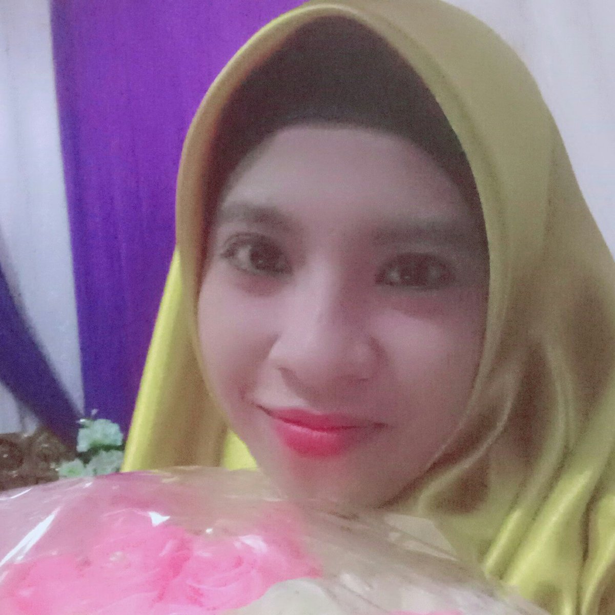 tari_iqlima's tweet photo. #KatanyaPlayer dikasih bunga sekali bapernya ratusan kali😂 https://t.co/060yjcq2lj
