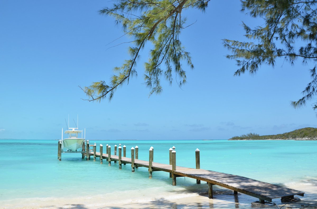 MeritMoving's tweet image. We hope you are all having a great week so far! 

9 Awesome Ways to Make Your Week Less Stressful bit.ly/2HJ9OtV

Pictured: Yacht at the wooden jetty Exuma, Bahamas
