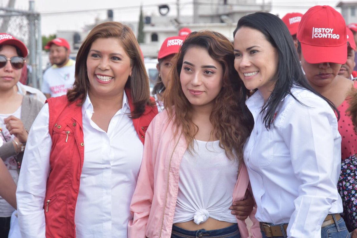 AlejandraDMV's tweet photo. La circunstancia actual, nos reta y nos obliga a dar lo mejor. Tenemos una oportunidad histórica, para hacer la diferencia. Como mujer y de ❤️ les digo: juntas, de su mano, en una sola voz, vamos a ganar!!! 🤝🙌🏻 #VillasDelSol #Ecatepec https://t.co/siCeTkzwqg