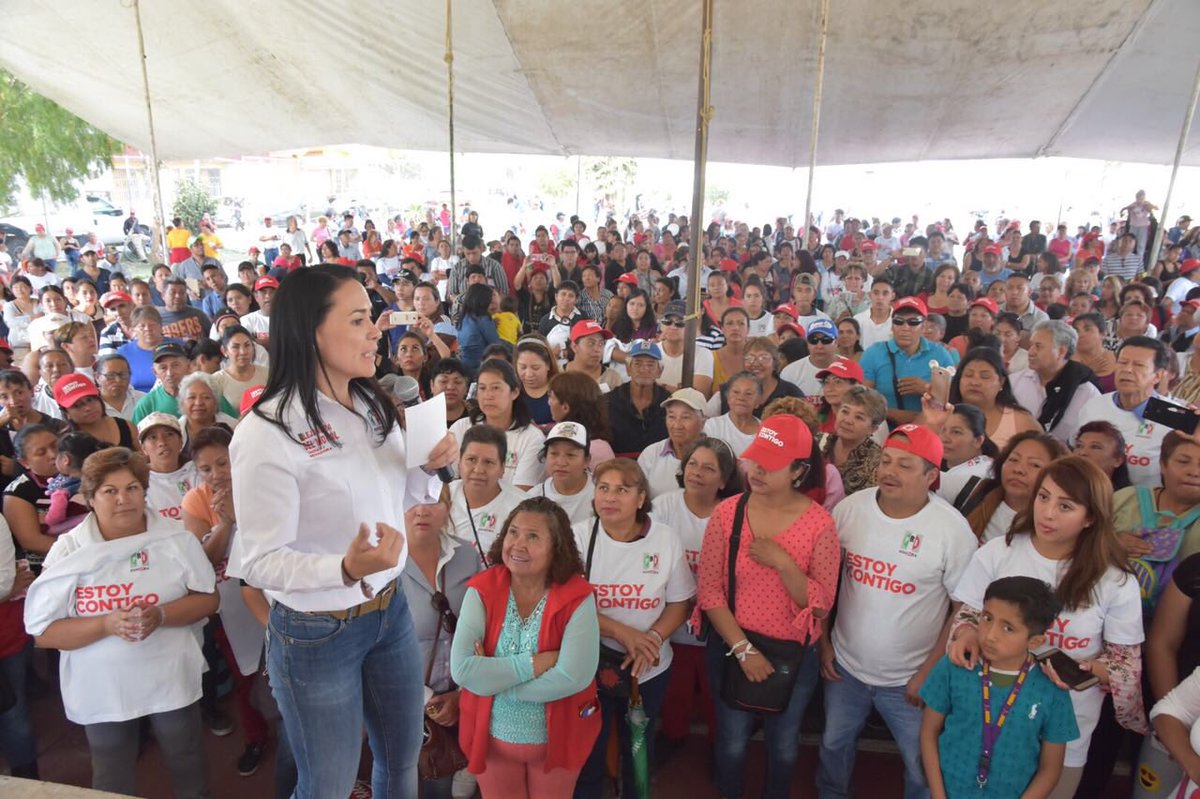 AlejandraDMV's tweet photo. La circunstancia actual, nos reta y nos obliga a dar lo mejor. Tenemos una oportunidad histórica, para hacer la diferencia. Como mujer y de ❤️ les digo: juntas, de su mano, en una sola voz, vamos a ganar!!! 🤝🙌🏻 #VillasDelSol #Ecatepec https://t.co/siCeTkzwqg