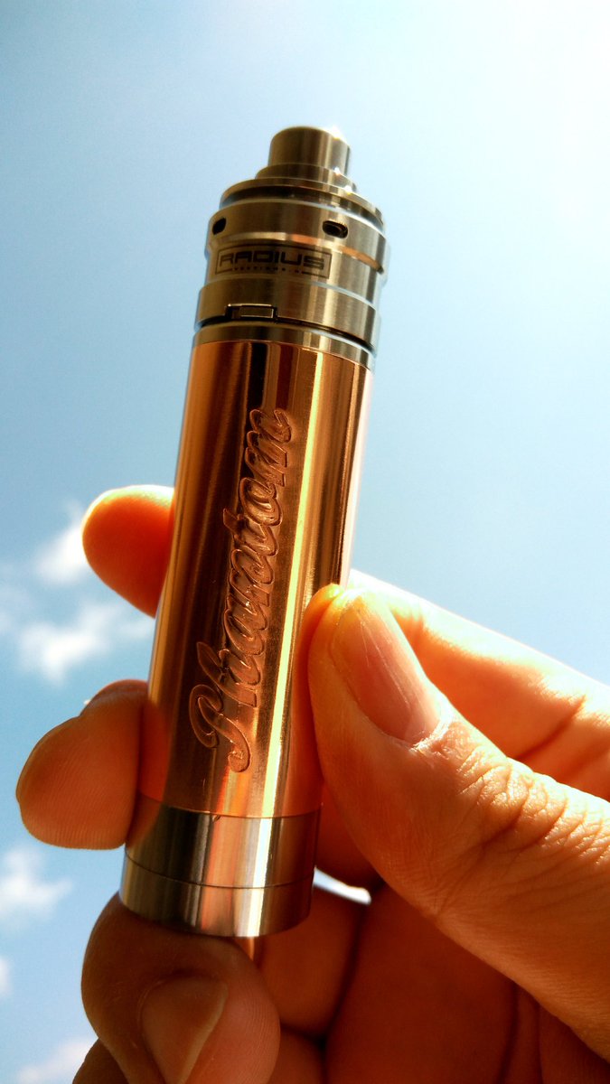 koji0806vape's tweet photo. ハンチェ!今日のお供はPhantom v2の18350チューブとRadius V2 rdaのセットアップ!
今日はいい天気だ!
#VAPE #phantomv2 #radiusv2 #メカニカル #rda https://t.co/ILB2Ep0ceC